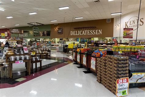 Kent’s Celebrates Re-Opening in Roy - Associated Food Stores
