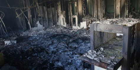 遭受冲击！美驻伊拉克大使馆内部曝光：窗户炸裂 家具烧焦_凤凰网