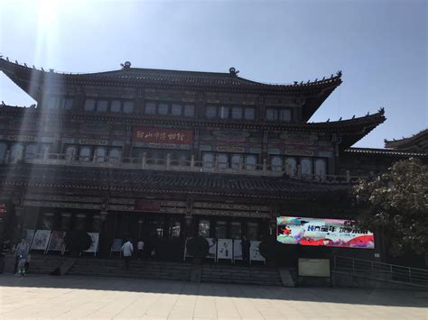 鞍山市博物馆牌楼门北面高清图片下载_红动中国