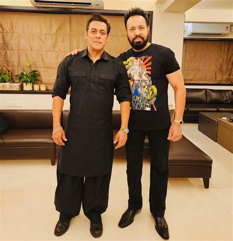 शाहरुख खान से लेकर आलिया भट्ट तक, करोड़ों में है इन बॉलीवुड स्टार्स के ...