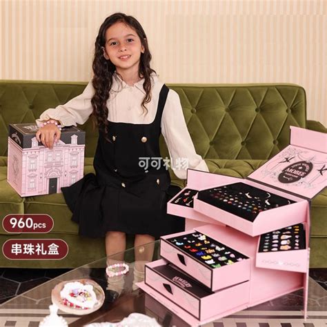 出去买什么礼物好最新素材