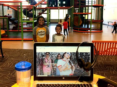 6 places to work while the kids play — theCityMoms