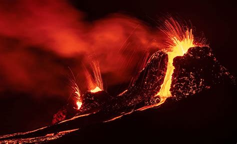 Scientists Warn of Massive Eruption Threat as Mount Rainier and Pacific ...