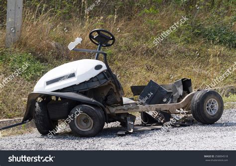 Golf Cart Accident Damage Caused Golf Foto Stok 258894518 | Shutterstock