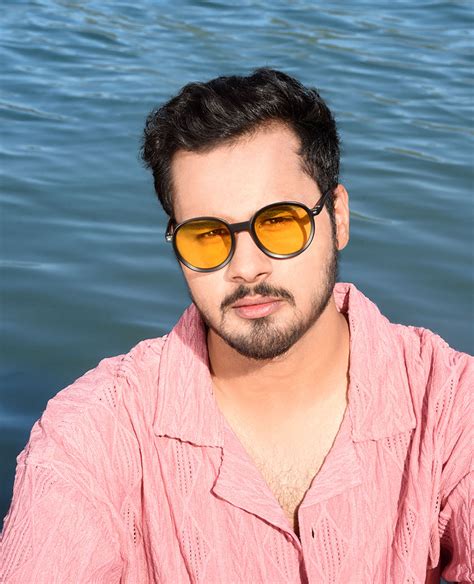 Buy The Best Travel Sunglasses from Woggles