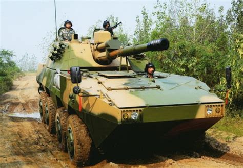 中国新型步兵战车成功进行首次海上行进间射击_军事_凤凰网