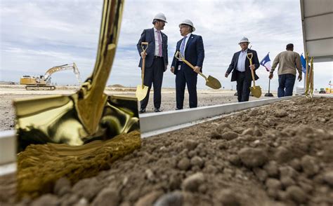 ‘World really needs us’: Cheniere launches another expansion at Port of ...
