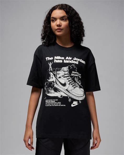 Jordan Women's Oversized Graphic T-Shirt. Nike CA