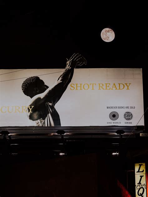 Stephen Curry shoote la Lune avec un affichage brillant pour la promo ...