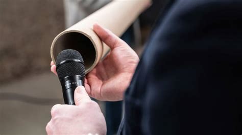 Electric vehicles and driving with "e-silence" - Overdrive