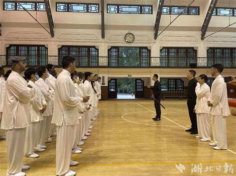 47名国际留学生“以武会友”——2022年在华留学生武术训练营在汉开营 - 湖北日报新闻客户端