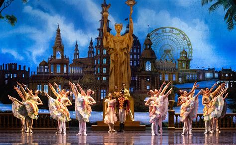 Review: Joffrey Ballet's "The Nutcracker" at the Lyric Opera House