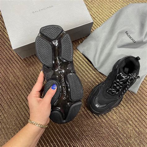 balenciaga ayakkabi triple s siyah seffaf taban