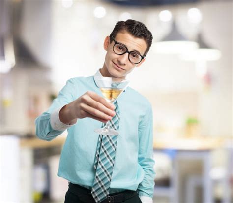 Why Premium Glassware Appeals to Young Professionals – SmartServe Houseware