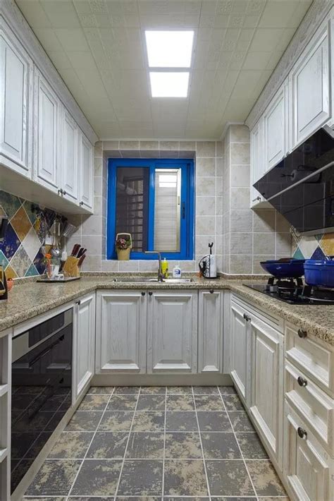 2017时尚现代风格狭长整体家居橱柜厨房台面装修效果图片 – 设计本装修效果图
