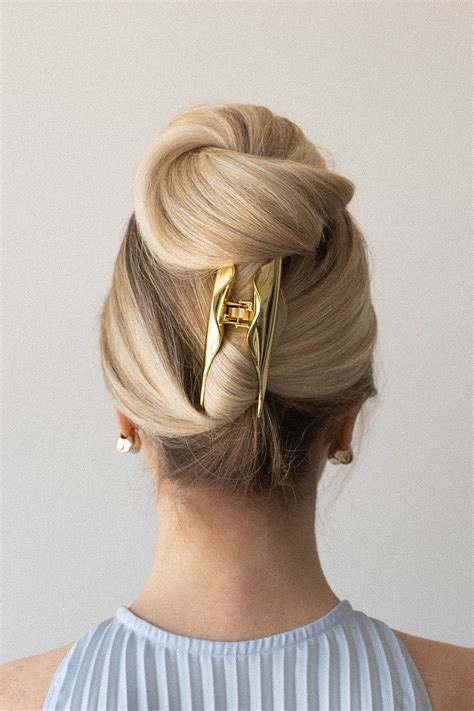 How To Claw Clip Updo | Cute & Quick Hairstyle for Long or Medium Hair