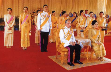 泰国王室富可敌国，国王拥有军政大权，为何美国却不推翻其政权？_腾讯新闻