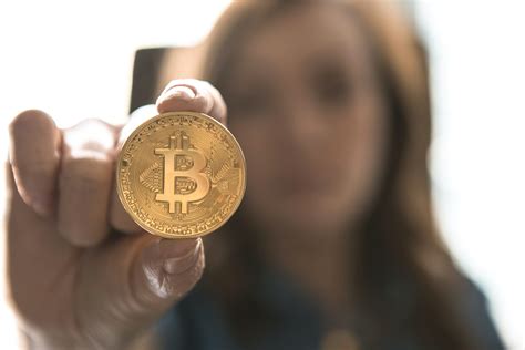 What Are Hot and Cold Crypto Wallets? | Techno FAQ