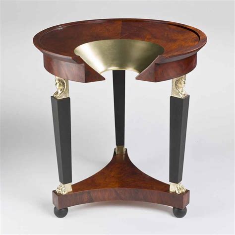 Living room side table Venere with glass top and brass decorations