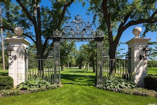 About Old Westbury | Schools, Demographics, Things to Do - Homes.com