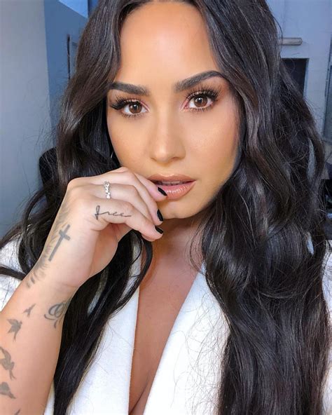 Demi Lovato Latest Photos - CelebMafia