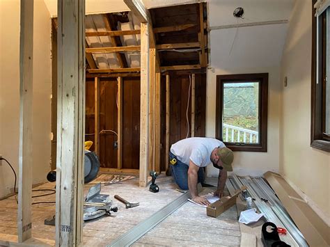 How to replace carpet with hardwood floor? A step-by-step guide to ...