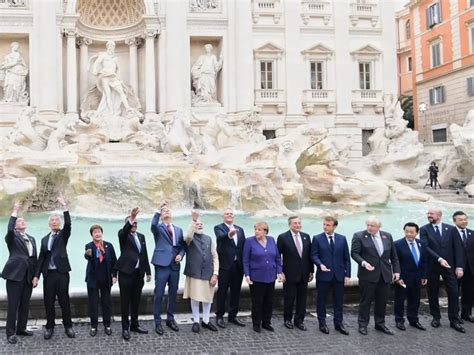 G20 Leaders Toss Coins Into Rome's Famous Trevi Fountain