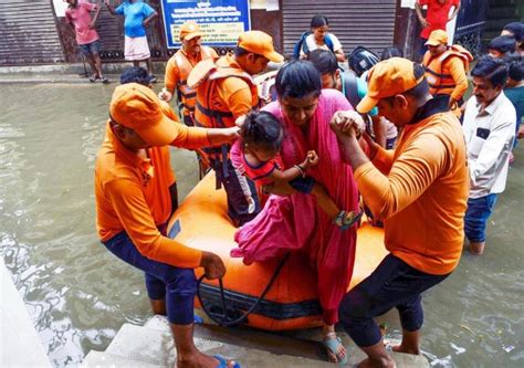 Ganga, Yamuna overflow in UP; 13 districts flooded - Rediff.com India News