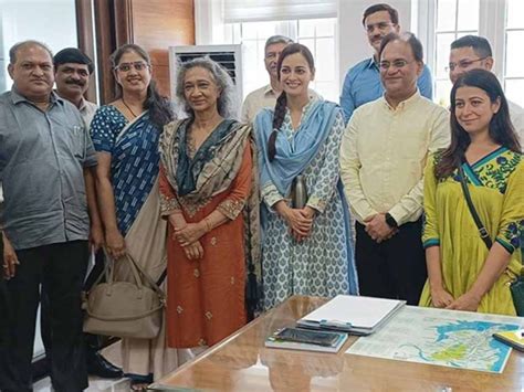 Dia Mirza takes a step towards clean air in Mumbai with other activists