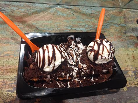 Wanna Have The Best Nutella Waffles? Make Your Way To La Waffle In ...