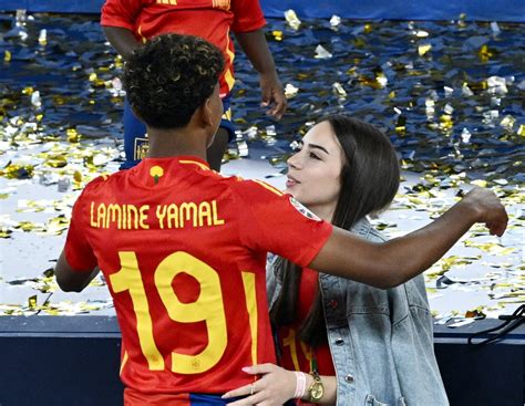 La novia de Lamine Yamal, feliz celebrando el triunfo de España en la ...