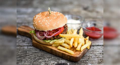 Hamburger Day - How burgers are eaten around the world – Food & Recipes