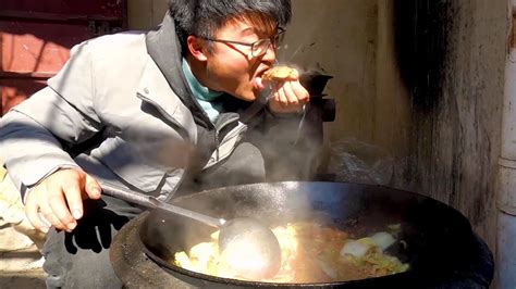 10年老厨房改造，大sao加餐做“猪肉炖粉条”，大锅炖肉配馒头，过瘾！【徐大sao】 - YouTube