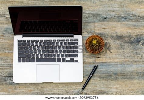 High Resolution Computer Table Top View 的图像结果