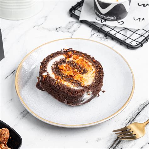 Buy Vanilla & Chocolate Ice Cream Cake Roll | Mamamiaindia