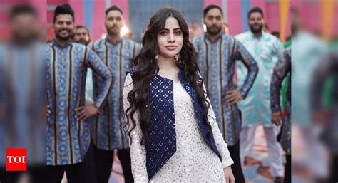 Urfi Javed shoots for her Punjabi debut music video in freezing cold ...