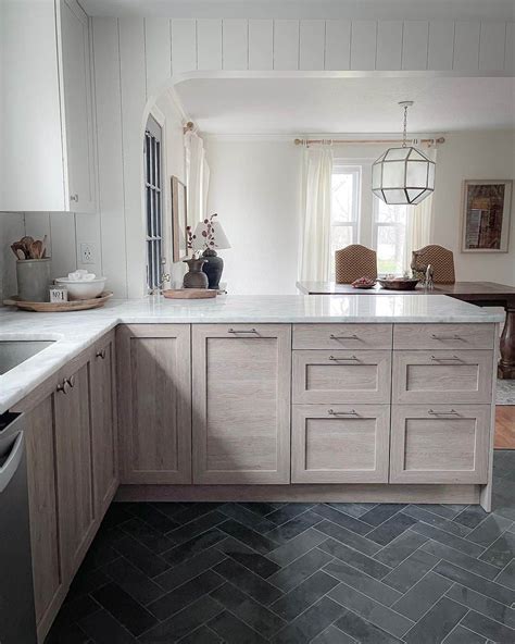 15 Herringbone Floor Tile Ideas for Extra Character