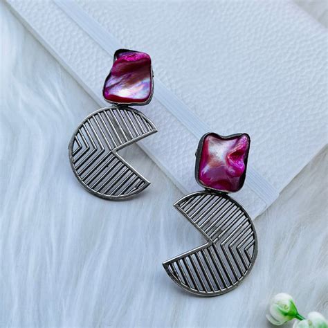 Pink MOP Pacman Shape Hoop Earrings – Arzzbyfarha