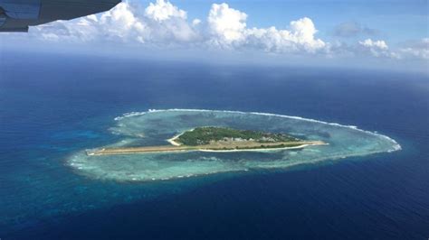 特写：飞近南中国海上的“中国新岛礁” - BBC News 中文