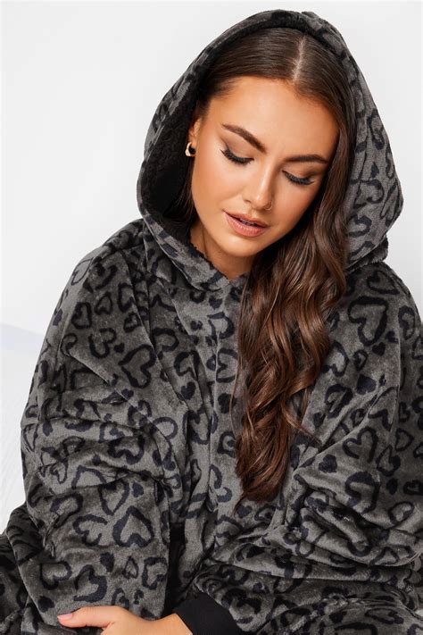 YOURS Plus Size Dark Grey Soft Touch Heart Print Snuggle Hoodie | Yours ...