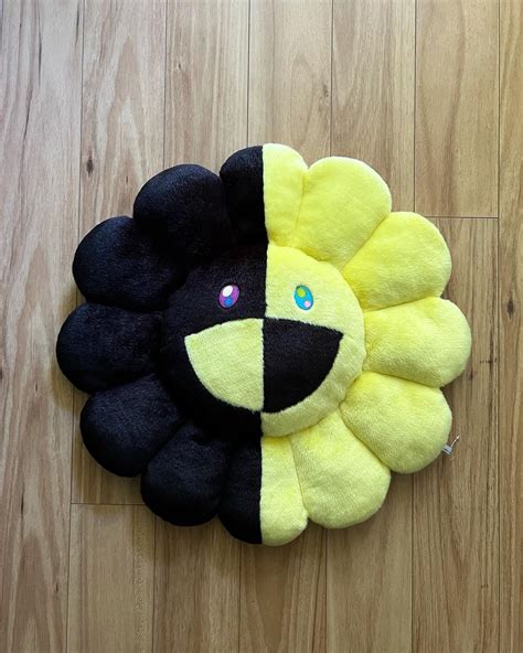 Takashi Murakami Takashi Murakami x Hikaru 60 CM Big Flower Cushion ...