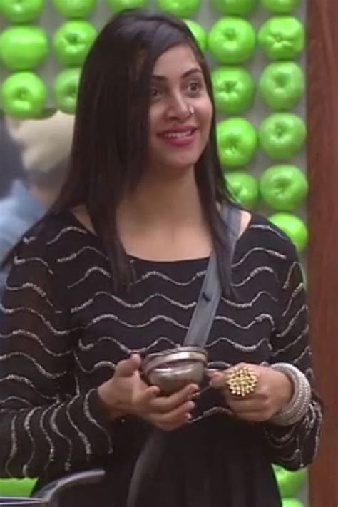 Hina Khan’s Bio, Age, Relationships, Latest Buzz, Photos & Videos