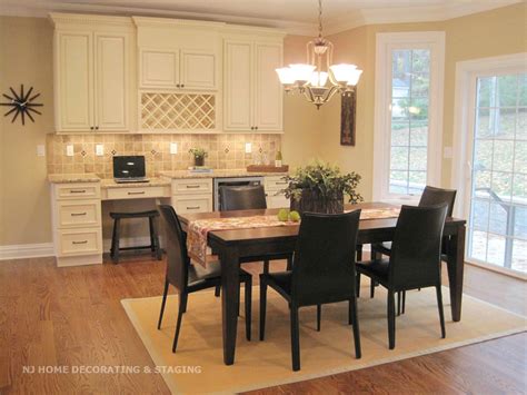 Eat-In Kitchen with Benjamin Moore Shaker Beige