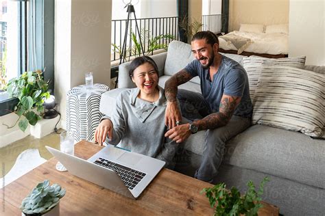 2 People Using a Computer 的图像结果