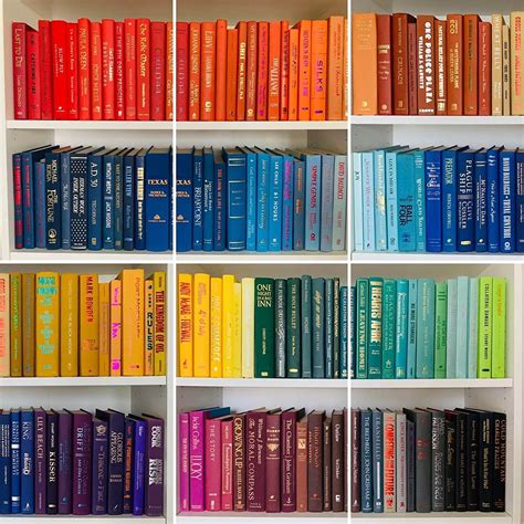 Как расставить книги на полке: Как можно красиво разместить книги на ...