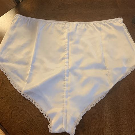 Vtg Vanity Fair Satin panties flutter Champagne Ivory… - Gem
