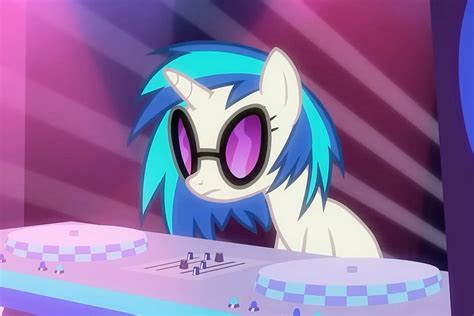 DJ Pon-3 in 2025 | My little pony drawing, Vinyl scratch, 2000s wallpaper