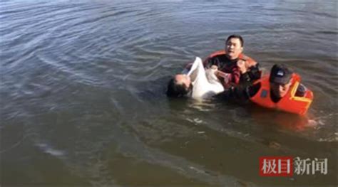 山东一女孩下水救人照片_手机凤凰网