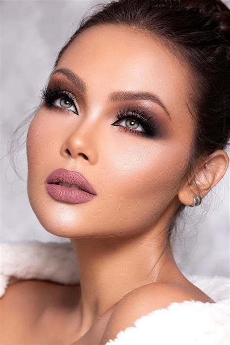 smokey eye makeup grey