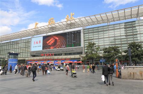 上海火车站中国 编辑类照片. 图片 包括有 铁路, 地下, 都市风景, 节假日, 培训, 拱道, 岗位, 生活方式 - 84351506